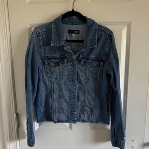 Kut from the Kloth Classic Blue Jean Jacket Frayed Hem size Large